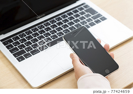 スマホ スマートフォン の写真素材集 ピクスタ
