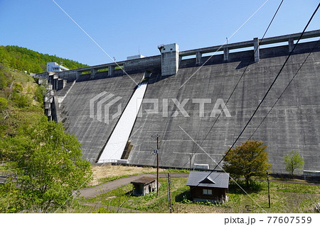 ダム放水中の写真素材