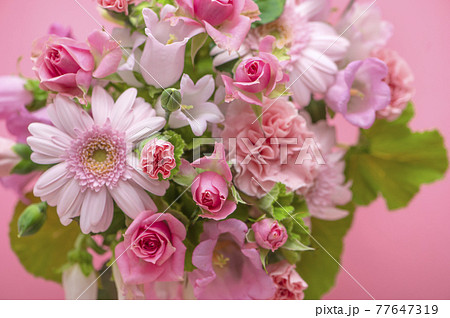 花 花束 ブーケ カンパニュラの写真素材