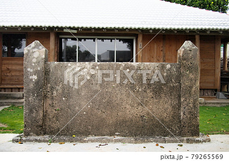 琉球石灰岩 壁 沖縄県 塀の写真素材