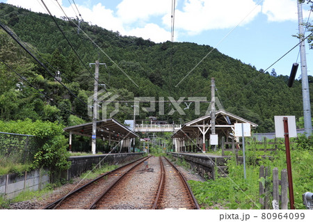 青梅線 線路 跨線橋 無人駅の写真素材