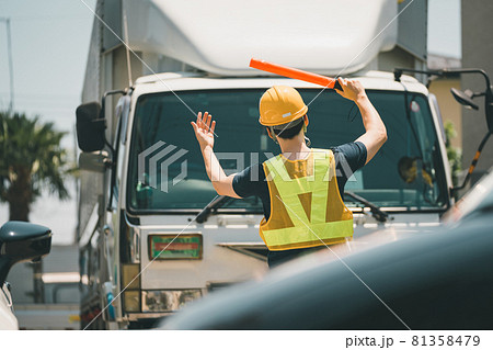 男性 作業員 工事現場 後姿の写真素材