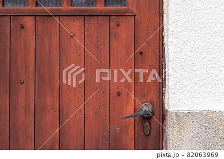 裏木戸 勝手口の写真素材