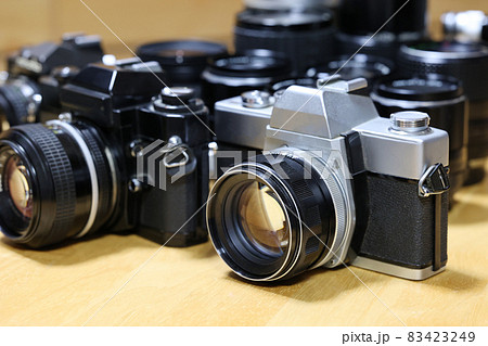 Film camera and film case - Stock Photo [67032981] - PIXTA