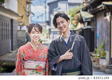 浴衣 扇子 男性 着物の写真素材