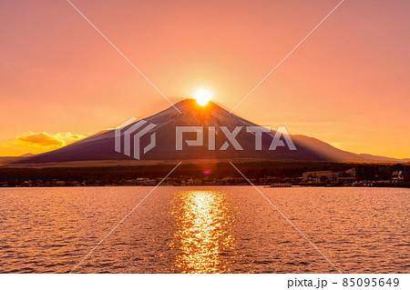 日没 富士山 夕景 日本の写真素材 - PIXTA