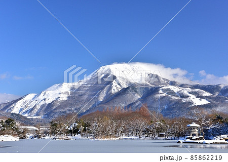 油絵冠雪伊吹山 伊吹山初冠雪」 by 杉本 勇｜Artmeter｜暮らしを彩るアートが
