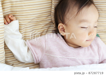 赤ちゃん 新生児 あどけない 寝顔の写真素材 赤ちゃん 新生児 あどけない 寝顔の写真素材