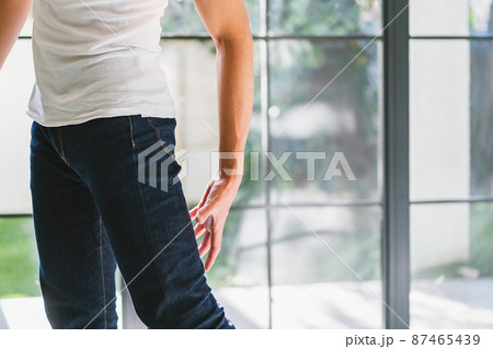 男性 太もも ボディーパーツ 筋肉の写真素材