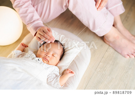 よしよし なでるの写真素材