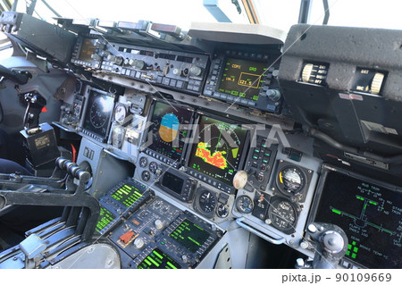 軍用飛行機　スロットル Ukraine's anti-drone fighter jets equipped with anti-aircraft