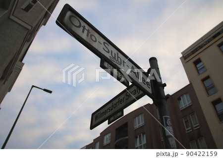 4546 ドイツ買い付け アンティーク 道路標識 看板 オブジェ インダストリアル ブルックリン ジャンク 店舗什器 直径70cm 厚さ2mm baa ドイツの歩行者専用道路標識の写真素材・画像素材 Image 41233813