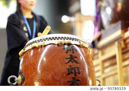 和太鼓 演奏 女性 人物の写真素材 - PIXTA