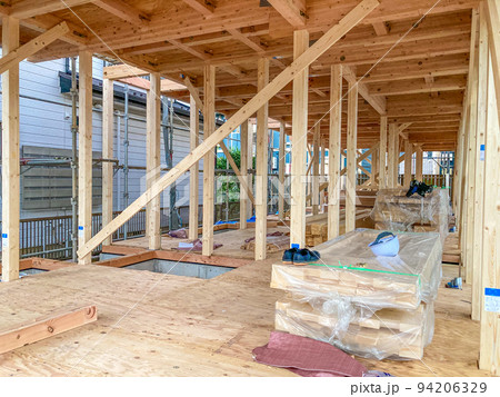 新築集合住宅の建築現場