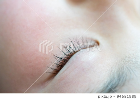 まつ毛 子供 男の子 長いの写真素材 まつ毛 子供 男の子 長いの写真素材