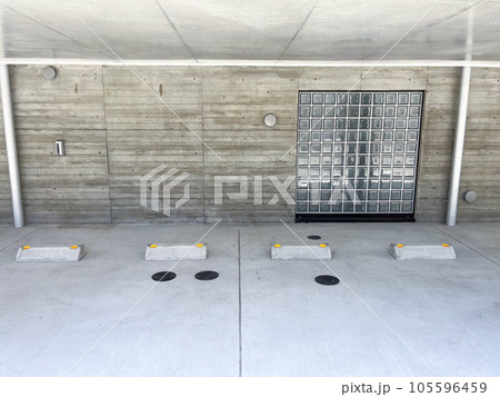 おしゃれな新築マンションの駐車場イメージ