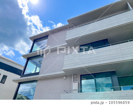 おしゃれな新築マンションの外観イメージ