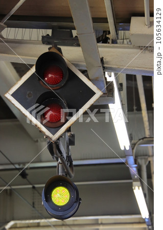 出発反応標識 信号 駅 鉄道の写真素材 - PIXTA