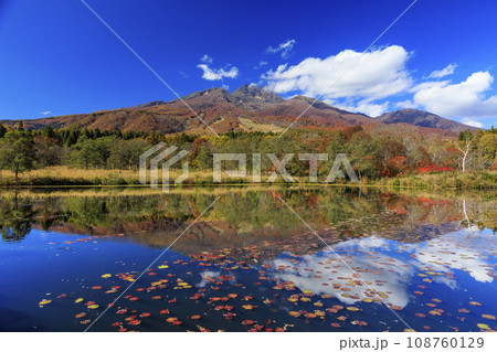 風景 湖 妙高山 自然の写真素材 - PIXTA