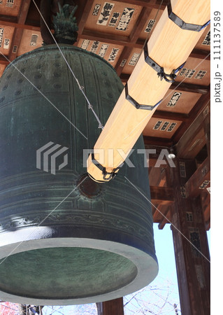 タイ寺院　釣鐘　鐘 鐘突き棒 釣り鐘の写真素材 - PIXTA