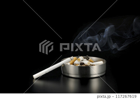 灰皿 吸い殻 吸いがら タバコの写真素材 - PIXTA