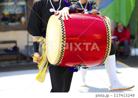 送料込み】沖縄伝統芸能 エイサー 大太鼓 中太鼓 演舞 舞台