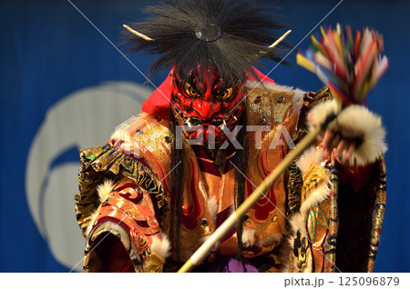 赤鬼 神楽 踊り 石見神楽の写真素材 - PIXTA