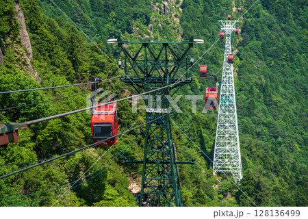 連なる山の写真素材 - PIXTA