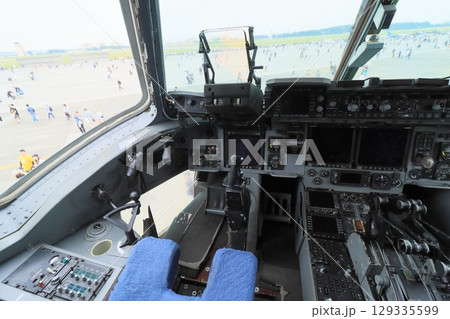 操縦桿 操縦席 コクピット レバーの写真素材 - PIXTA