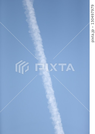 ひこうき雲 空 飛行機雲 ひこうきぐもの写真素材 - PIXTA