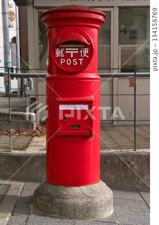 郵便ポスト 赤色 レトロ 昭和の写真素材 - PIXTA